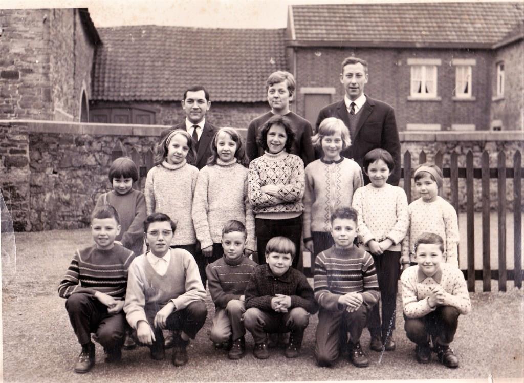 Classe de l'année 1963-1964 ? avec l'instituteur Alphonse Rikir