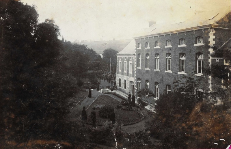 Fichier:Ancienne vue du jardin du Collège Saint-Quirin à Huy.jpg