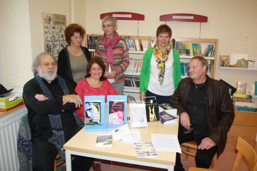 Les auteurs, les bibliothécaires et l'echevine de la culture.