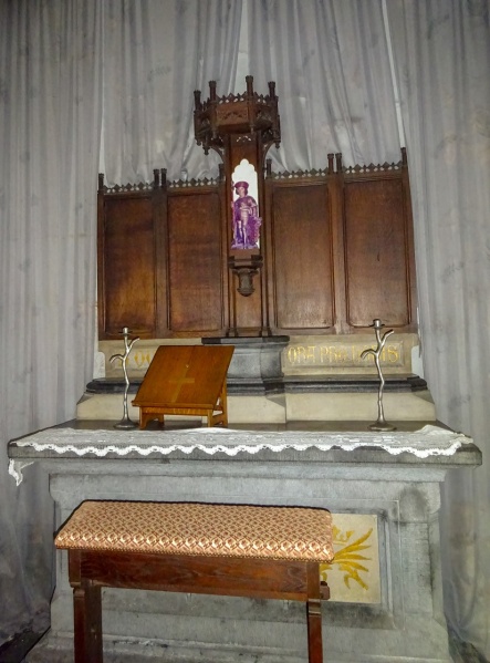 Fichier:Autel St-Quirin à la chapelle St-Quirin de Huy.jpg