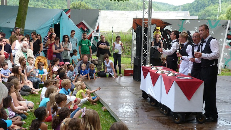 Fichier:Tchafornis 2012 Joe Sature et ses Joyeux osselets 1.jpg