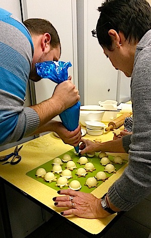 Fichier:Atelier cuisine CCE melocakes-02.jpg