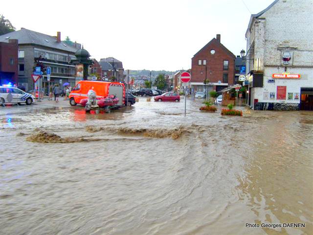 Fichier:Inondation Huy.jpg