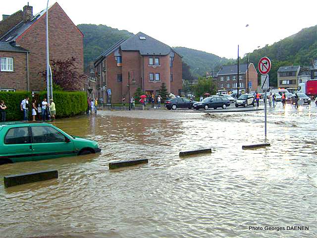 Fichier:Inondation Huy4.jpg