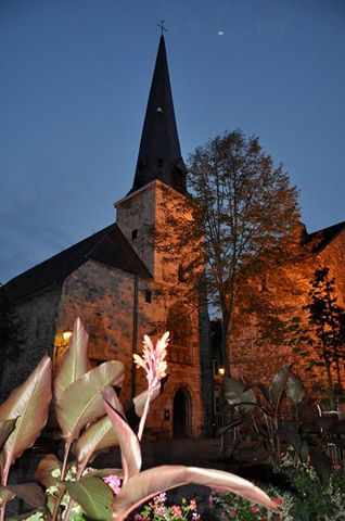 Fichier:Eglise Saint-Mengold2.jpg