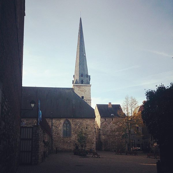 Fichier:Eglise Saint Mengold.jpg