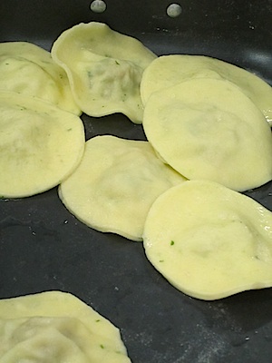 Fichier:Atelier cuisine CCE raviolis09.jpg
