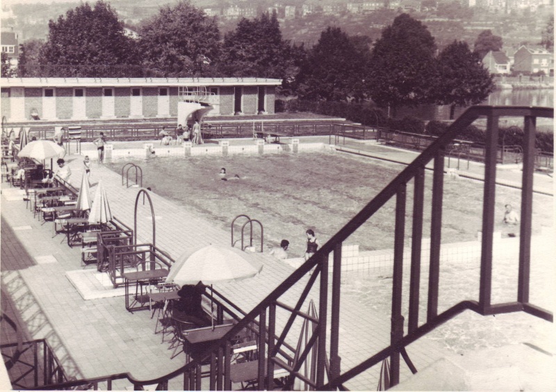 Fichier:Piscine extérieure.JPG
