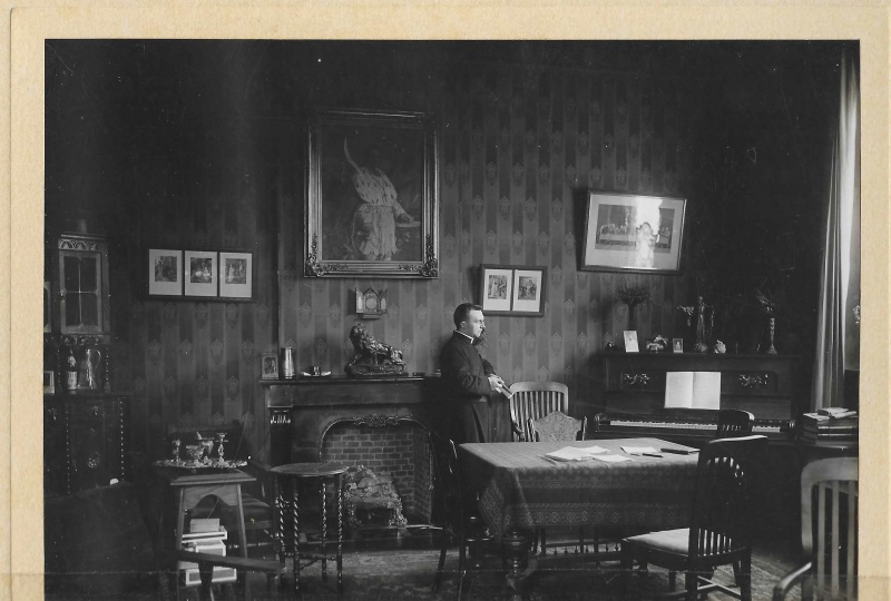 Fichier:Intérieur du Collège Saint-Quirin ) Huy en 1923.jpg