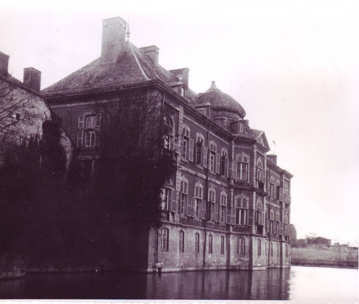 Fichier:Chateau Vierset.JPG