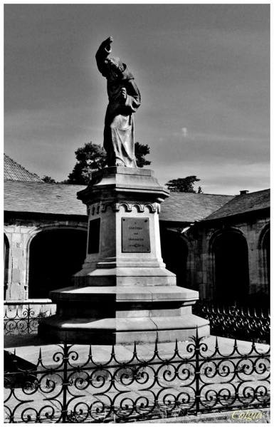 Fichier:Pierre l'Ermite8.jpg