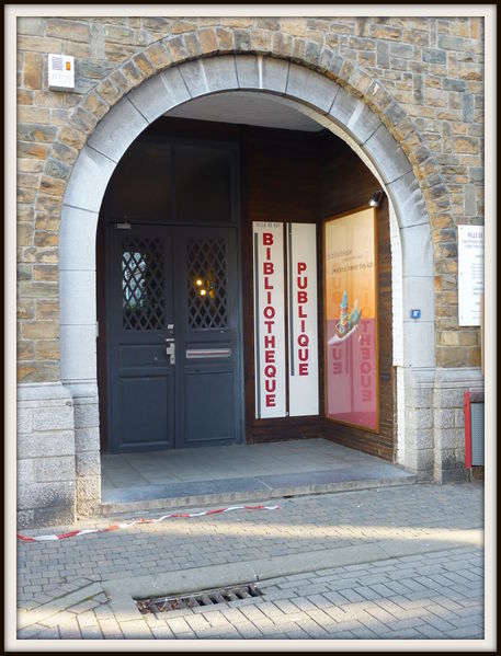 Fichier:Entrée bibliotheque huy.jpg