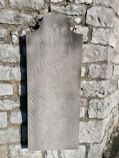 Fichier:Stele-aux-heros.jpg