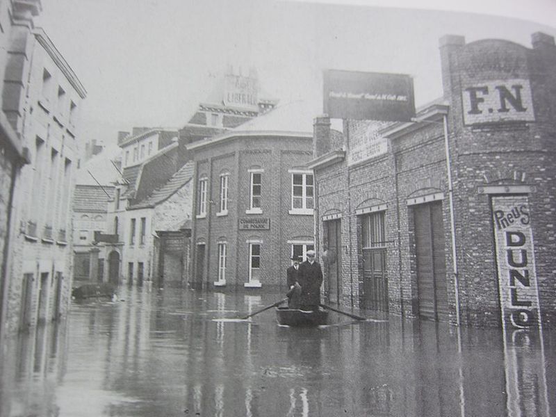Fichier:Inondation Huy 1926.jpg