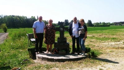 Chaque année, les descendants de la famille viennent depuis le Brabant flamand entretenir et fleurir le site !