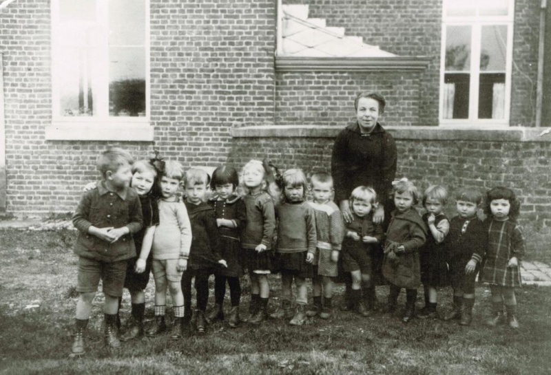 Fichier:Eco Com filles 06.71.jpg