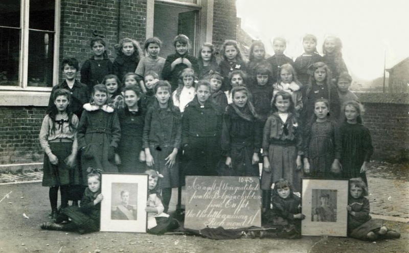 Fichier:Eco com filles 10.71.jpg